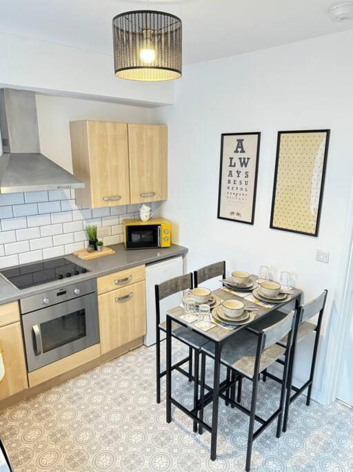 Cosy Home In Barnsley Centre Екстер'єр фото